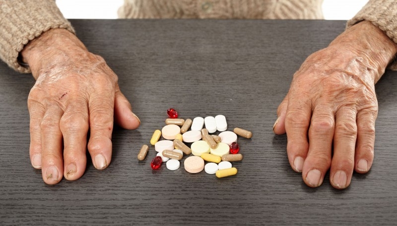 QUAIS OS RISCOS DA POLIMEDICAÇÃO AOS IDOSOS?