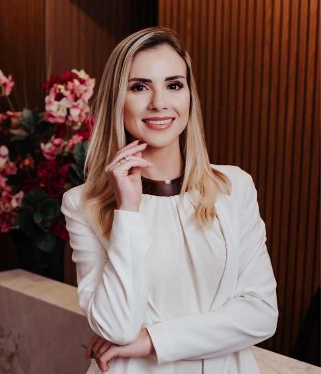 Foto de Drª. Cinthia Réus Coelho